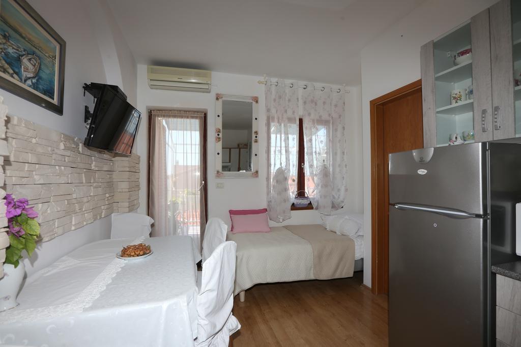 Apartmani Gloria Бродарика Екстериор снимка